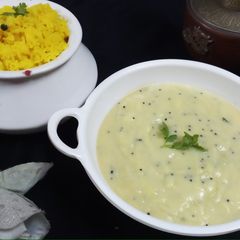 A picture of Gujrati kadhi and khichdi.