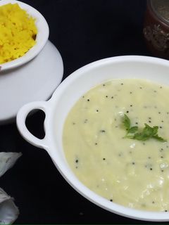 A picture of Gujrati kadhi and khichdi.