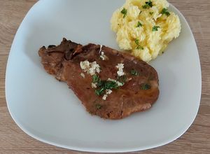 O poză a rețetei Ceafă de porc la tigaie cu usturoi.