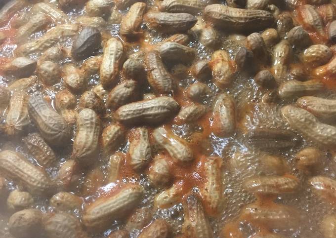 Recipe of Homemade Cajun and beer boiled peanuts 🥜