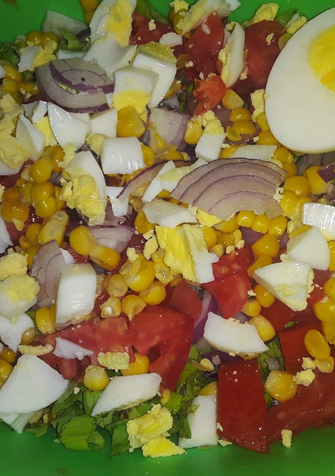Una foto de Ensalada 🍅🌽🌰🥦🥗🥚