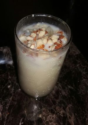 A picture of Almond Shake.