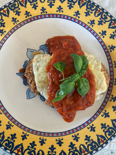 A picture of Chicken Parm for two.