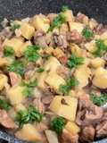 Sauté de porc aux pommes de terre, ananas et trévise