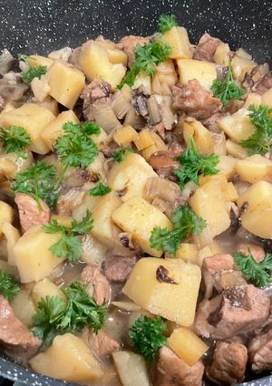 Une photo de Sauté de porc aux pommes de terre, ananas et trévise