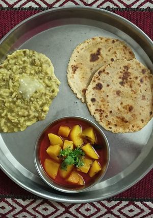 બટાકા નું શાક (Bataka Shak Recipe In Gujarati) રેસીપી મુખ્ય ફોટો