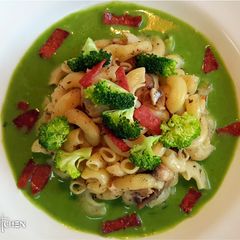 A picture of Pasta in Spinach Milk Sauce.