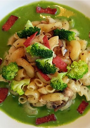 A picture of Pasta in Spinach Milk Sauce.
