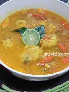 Foto resep Kakap Merah Kuah Kuning Aroma Daun Jeruk (rasa asam dan pedas)