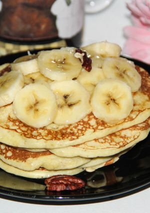 A picture of Banana Pecan Pancakes.