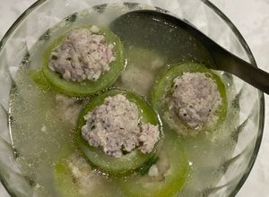 Hình của món Canh bí xanh nhồi thịt.