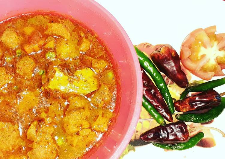 Recipe of Speedy SOYACHUNKS peas curry