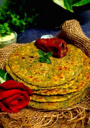 बथुआ का पराठा रेसिपी मुख्य फोटो