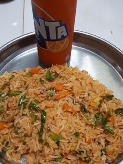 સેઝવાન રાઈસ (Schezwan Rice Recipe In Gujarati) રેસીપી મુખ્ય ફોટો