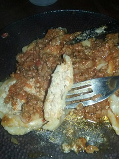 Una foto de Raviolones de pollo con salsa de carne