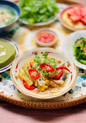 A picture of Braised Tuna with Pineapple.
