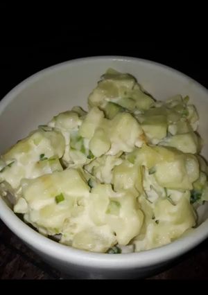Una foto de Ensalada de manzana verde y papa