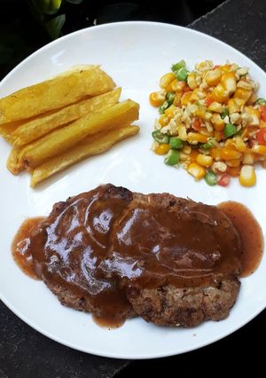 Foto resep Beef Patty Steak with Black Pepper Sauce 🥘