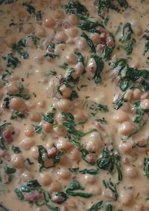 Una foto de Garbanzos carbonara