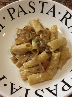 Una foto de Pasta en salsa de cebolla