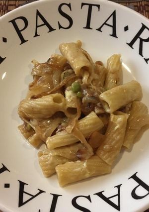 Una foto de Pasta en salsa de cebolla