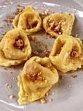 Tortelloni di zucca con burro e granella di amaretti