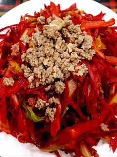Hình của món Củ dền, su hào, cần tây xào thịt bò bằm.