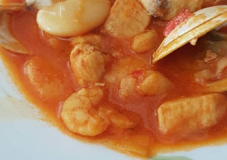 Alubias con pez espada gambas y almejas