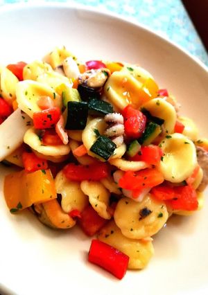 Foto di Orecchiette con verdure dell'orto, cozze e calamaretti