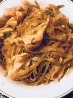 Φωτογραφία της συνταγής Noodles με κοτόπουλο, λαχανικά και teriyaki sauce