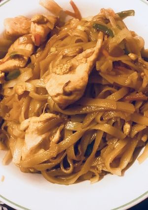 Φωτογραφία της συνταγής Noodles με κοτόπουλο, λαχανικά και teriyaki sauce