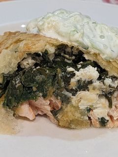 Spenótos-fetás lazaccal töltött rétes recept fotója