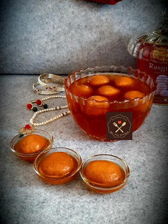 कैरेमल रसगुल्ले(caramel rasgulle recipe in hindi) रेसिपी मुख्य फोटो