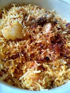 চিকেন তাওয়া বিরিয়ানি (chicken tawa biryani recipe in Bengali) রেসিপির প্রধান ছবি