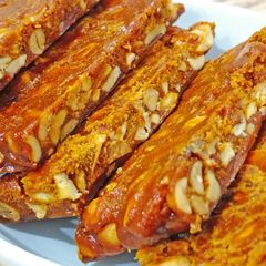 A picture of Peanut chikki.