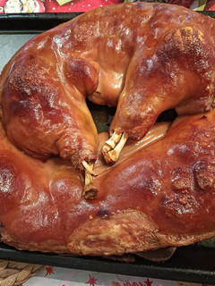 Una foto de Cochinillo asado al horno