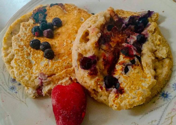 Step-by-Step Guide to Make Homemade Hotcakes de avena sin azúcar con mix de frutos rojos. ❤️