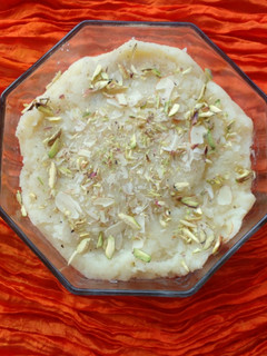 सूजी हलवा (Suji Halwa recipe in Hindi) रेसिपी मुख्य फोटो