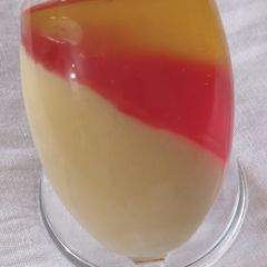 A picture of Three Color Jelly Custard.
