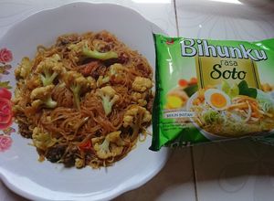 Foto resep Kreasi bihunku - - - - Bihun goreng rasa soto