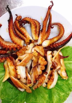 Hình của món Bạch tuột nướng sa tế.