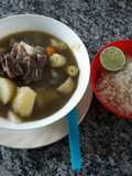 Sopa de costilla de res