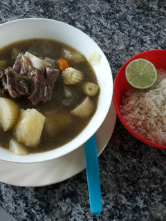 Una foto de Sopa de costilla de res