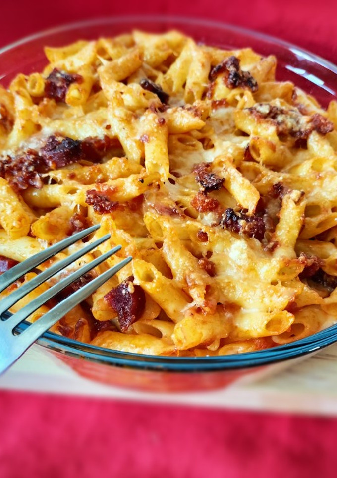 Una foto de Macarrones gratinados con queso y chorizo sabor Tex-mex