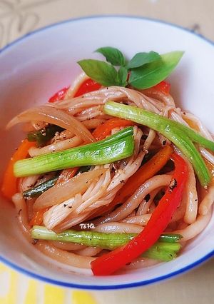 Hình của món Mì UDON tươi xào rau củ.