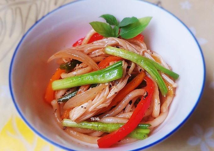 Mì udon rau củ xào nhẹ