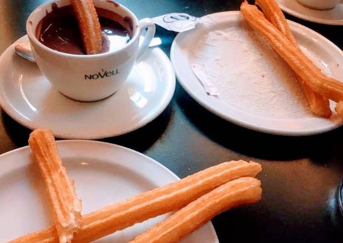 Churros forró csokival - Spanyol desszert recept foto