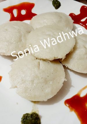 A picture of Plain Idli.