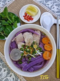Hình của món Bánh canh khoai lang tím.