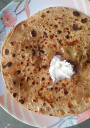 A picture of Aaloo paratha.